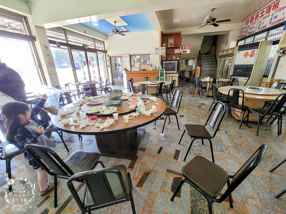 高雄月世界美食|妙香亭土雞城|著名土雞城勝地|泥火山地形相伴