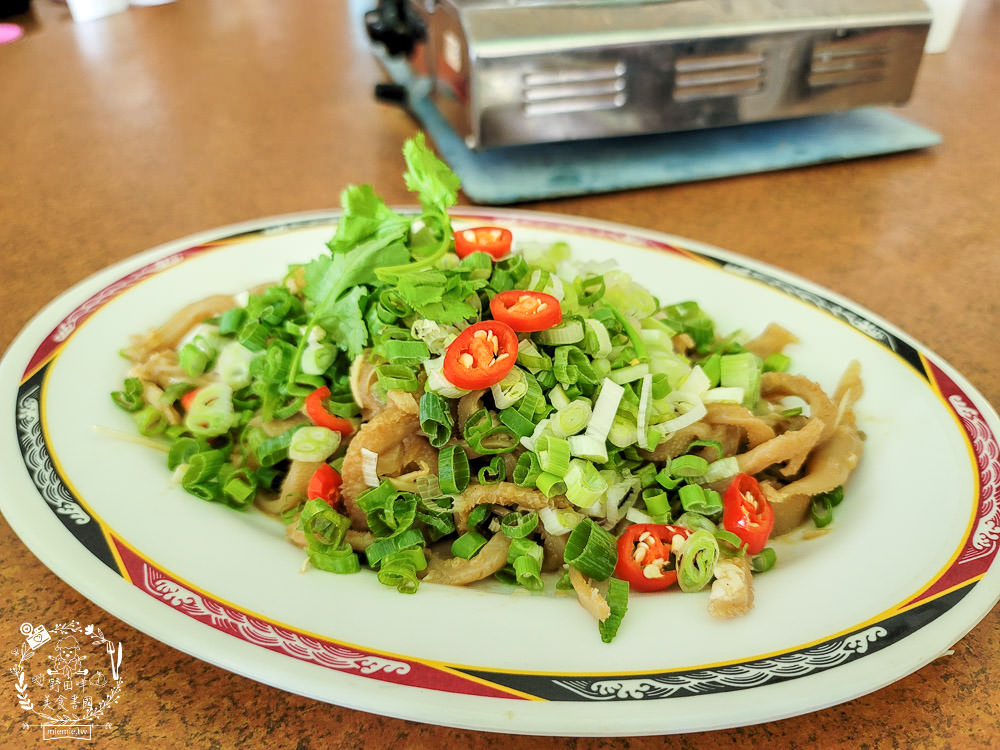 高雄月世界美食|妙香亭土雞城|著名土雞城勝地|泥火山地形相伴