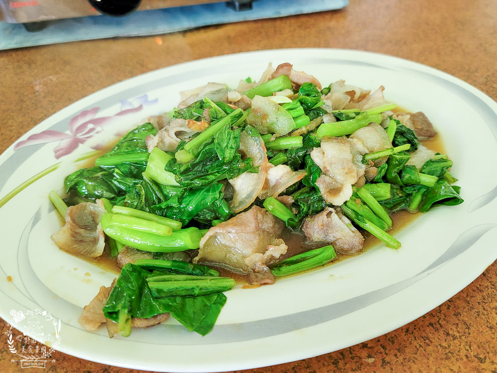 高雄月世界美食|妙香亭土雞城|著名土雞城勝地|泥火山地形相伴