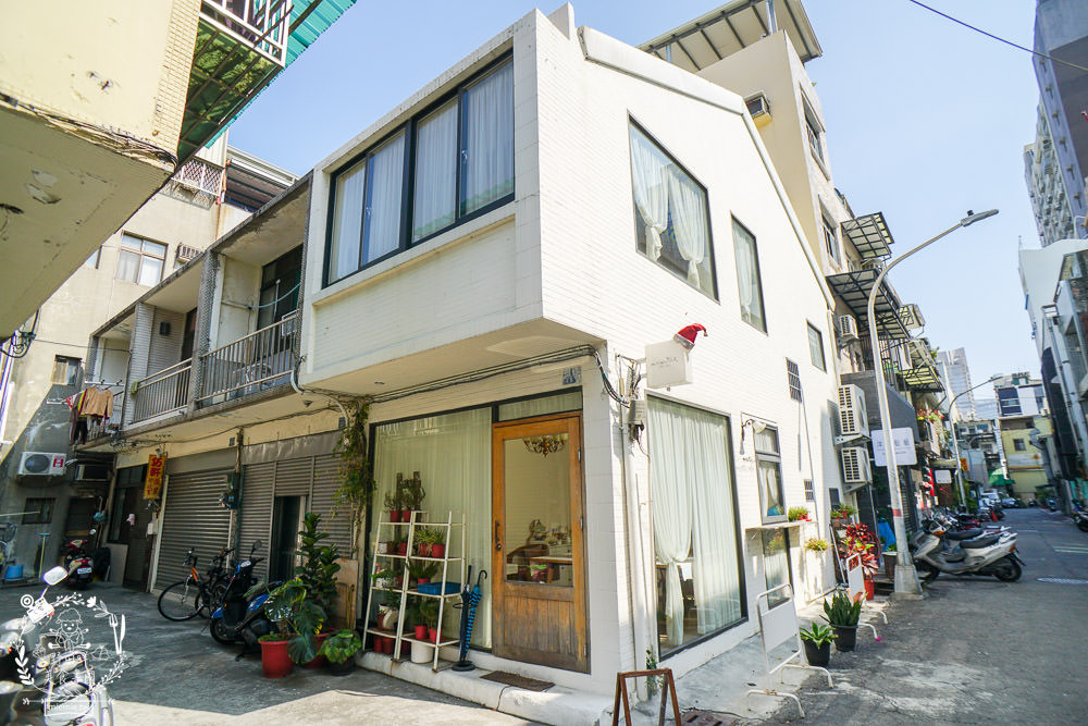 姨姨咖啡Auntie Cafe|高雄新崛江商圈超浪漫的韓系咖啡廳!超正統提拉米蘇激推必點!