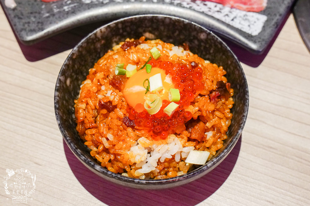 高雄[娜姐火鍋公司]文山特區超新潮復古的港式火鍋!多項飲料冰淇淋自助免費吃到飽!