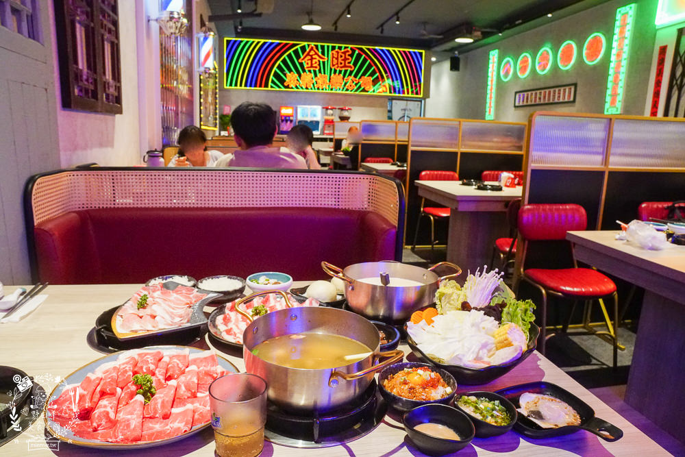 高雄[娜姐火鍋公司]文山特區超新潮復古的港式火鍋!多項飲料冰淇淋自助免費吃到飽!