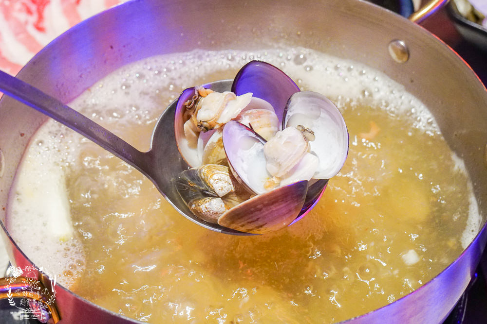 高雄[娜姐火鍋公司]文山特區超新潮復古的港式火鍋!多項飲料冰淇淋自助免費吃到飽!