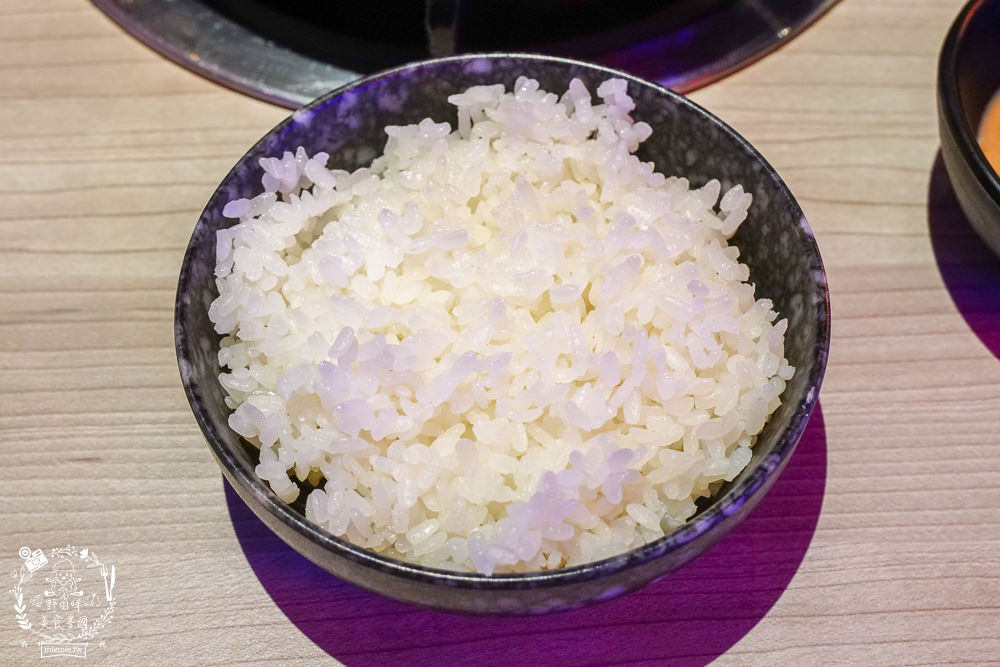 高雄[娜姐火鍋公司]文山特區超新潮復古的港式火鍋!多項飲料冰淇淋自助免費吃到飽!