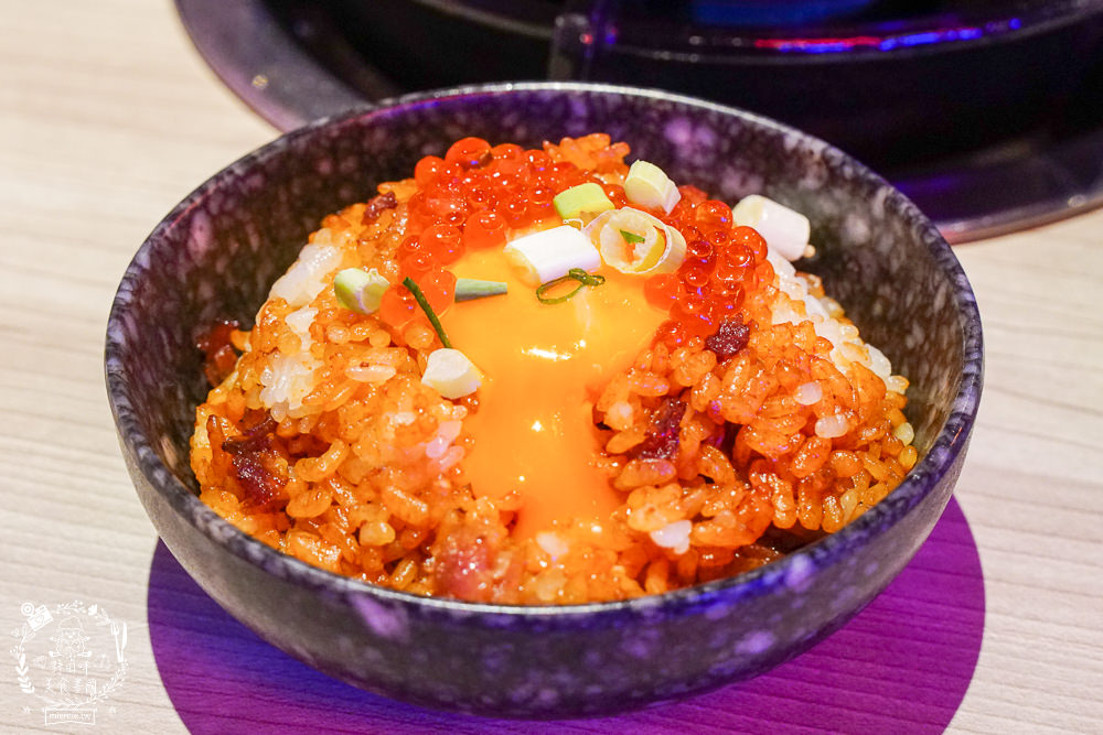 高雄[娜姐火鍋公司]文山特區超新潮復古的港式火鍋!多項飲料冰淇淋自助免費吃到飽!