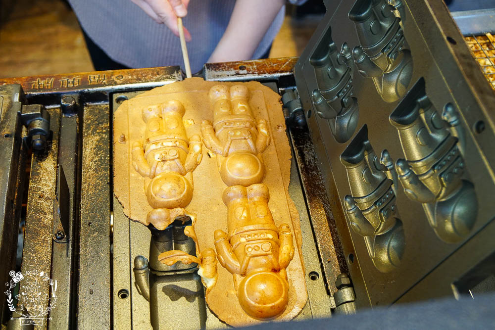高雄[宇宙人雞蛋燒]造型超可愛又好拍的雞蛋糕!口味繽紛多變化，隱藏版激推!
