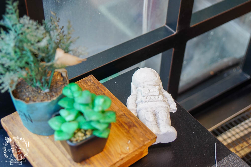 高雄[宇宙人雞蛋燒]造型超可愛又好拍的雞蛋糕!口味繽紛多變化，隱藏版激推!