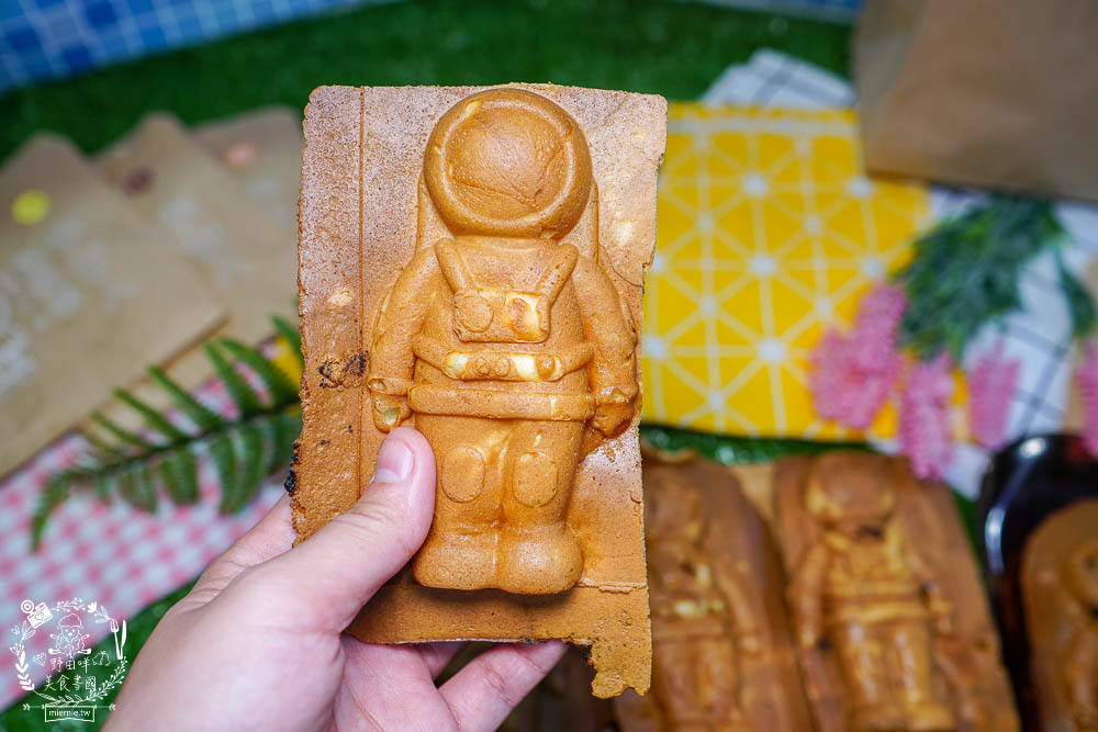 高雄[宇宙人雞蛋燒]造型超可愛又好拍的雞蛋糕!口味繽紛多變化，隱藏版激推!