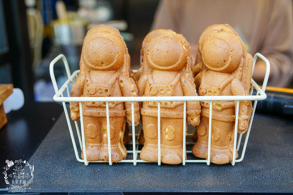 高雄[宇宙人雞蛋燒]造型超可愛又好拍的雞蛋糕!口味繽紛多變化，隱藏版激推!