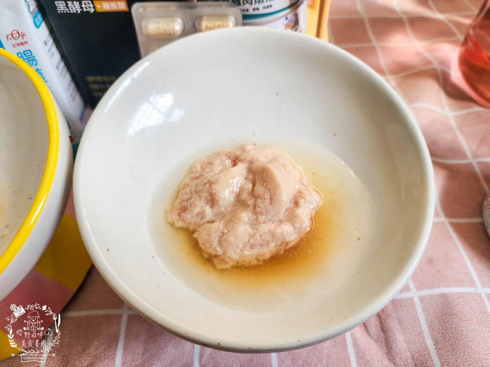 宏瑋寵物95%肉含量的貓咪主食罐湯罐與100%原肉製造的牛肉凍乾!適口性極佳！