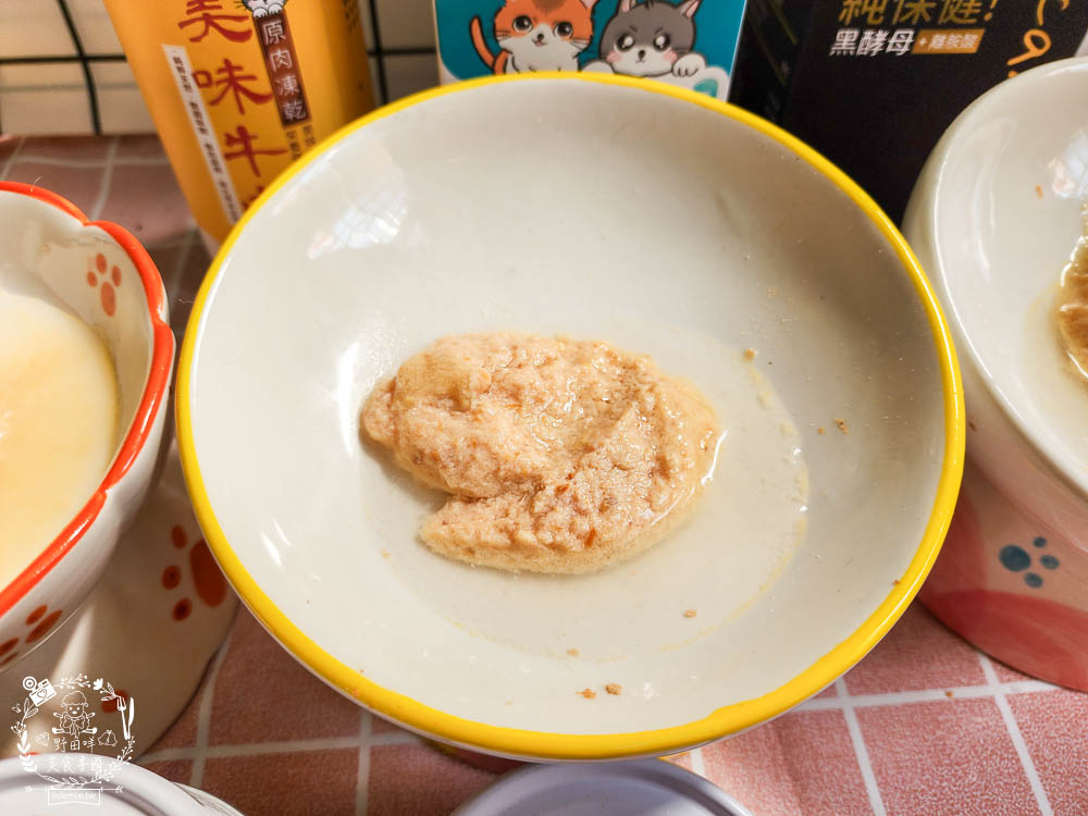 宏瑋寵物95%肉含量的貓咪主食罐湯罐與100%原肉製造的牛肉凍乾!適口性極佳！