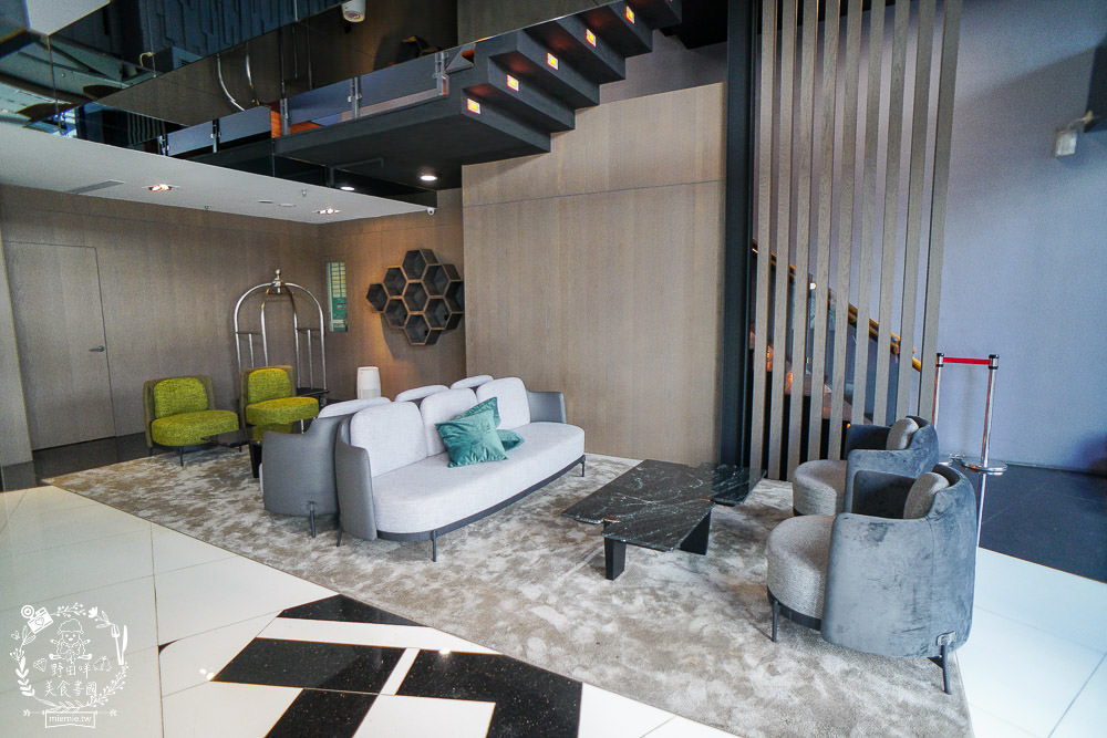 高雄住宿推薦!宮賞藝術大飯店|超酷賽車主題房型+超好玩親子遊樂區 - 第5張圖 高雄住宿推薦!宮賞藝術大飯店|超酷賽車主題房型+超好玩親子遊樂區