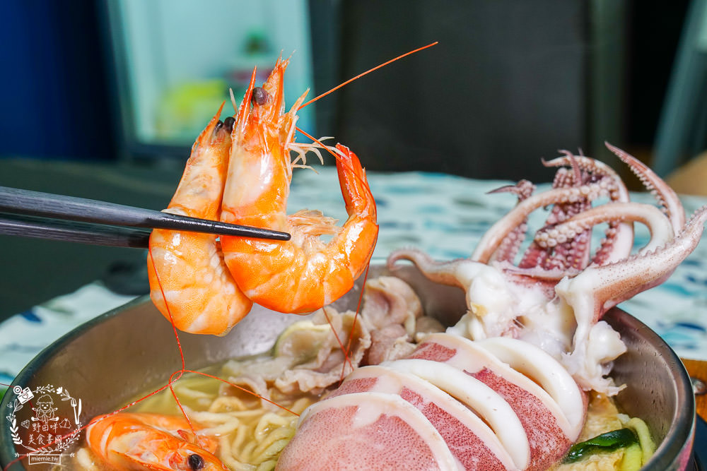 家遇鮮海鮮鍋燒專賣武廟店|東港直送的海鮮多到蓋住麵了?加99元就能吃到螃蟹?白蝦肉片免費送? - 第22張圖 家遇鮮海鮮鍋燒專賣武廟店|東港直送的海鮮多到蓋住麵了?加99元就能吃到螃蟹?白蝦肉片免費送?