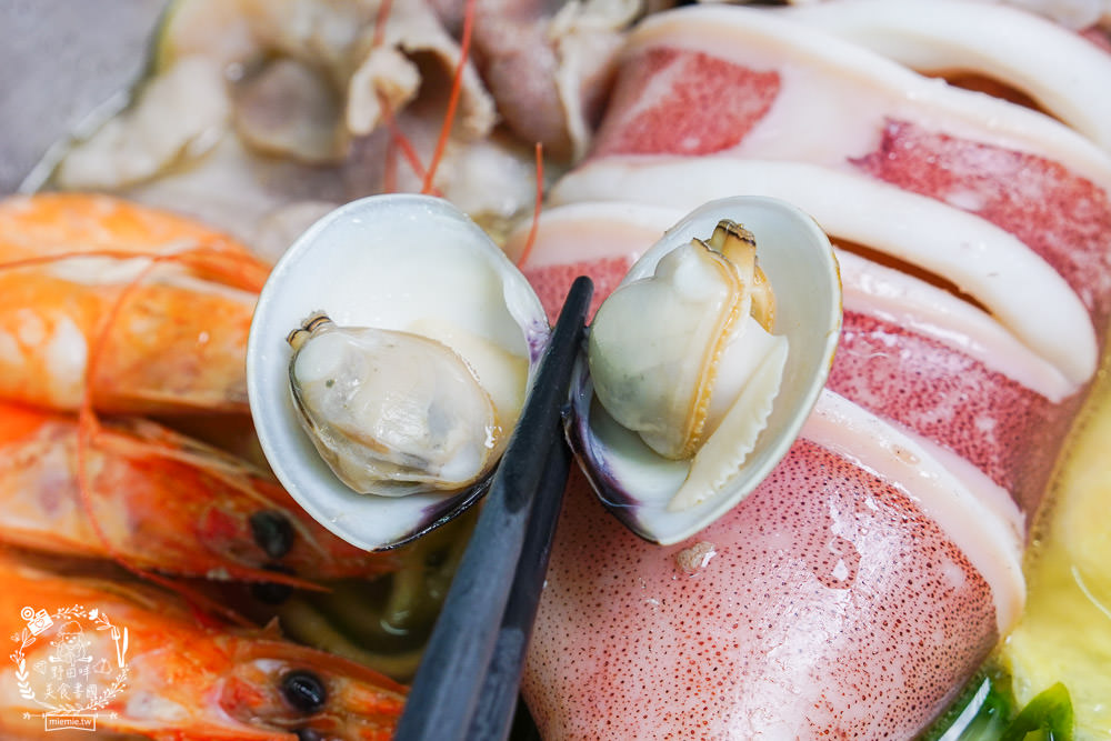 家遇鮮海鮮鍋燒專賣武廟店|東港直送的海鮮多到蓋住麵了?加99元就能吃到螃蟹?白蝦肉片免費送? - 第23張圖 家遇鮮海鮮鍋燒專賣武廟店|東港直送的海鮮多到蓋住麵了?加99元就能吃到螃蟹?白蝦肉片免費送?