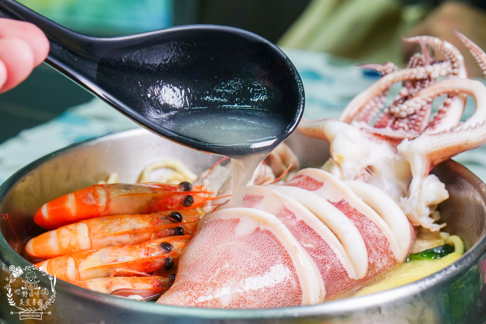 家遇鮮海鮮鍋燒專賣武廟店|東港直送的海鮮多到蓋住麵了?加99元就能吃到螃蟹?白蝦肉片免費送? - 第26張圖 家遇鮮海鮮鍋燒專賣武廟店|東港直送的海鮮多到蓋住麵了?加99元就能吃到螃蟹?白蝦肉片免費送?