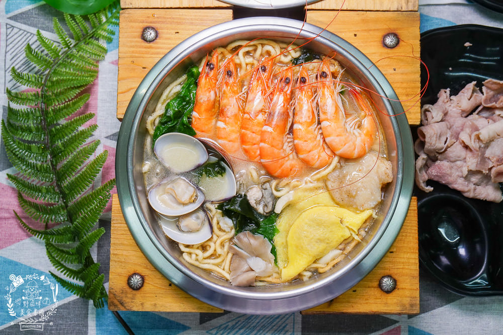 家遇鮮海鮮鍋燒專賣武廟店|東港直送的海鮮多到蓋住麵了?加99元就能吃到螃蟹?白蝦肉片免費送? - 第27張圖 家遇鮮海鮮鍋燒專賣武廟店|東港直送的海鮮多到蓋住麵了?加99元就能吃到螃蟹?白蝦肉片免費送?