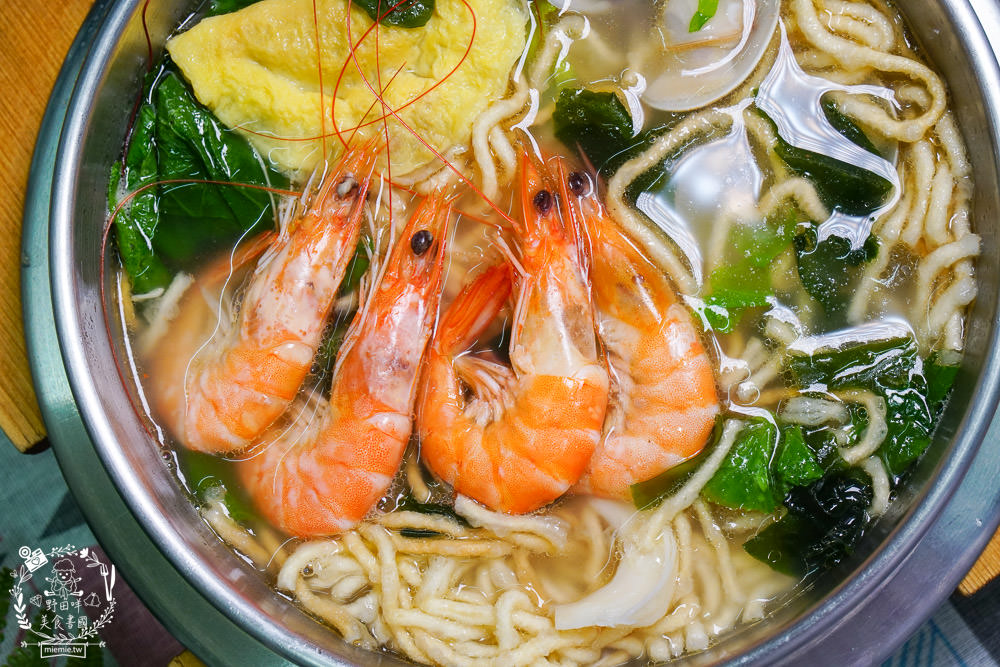 家遇鮮海鮮鍋燒專賣武廟店|東港直送的海鮮多到蓋住麵了?加99元就能吃到螃蟹?白蝦肉片免費送? - 第43張圖 家遇鮮海鮮鍋燒專賣武廟店|東港直送的海鮮多到蓋住麵了?加99元就能吃到螃蟹?白蝦肉片免費送?