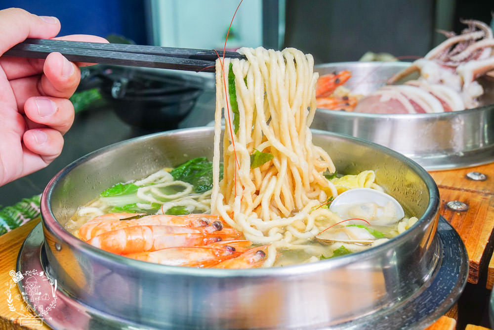 家遇鮮海鮮鍋燒專賣武廟店|東港直送的海鮮多到蓋住麵了?加99元就能吃到螃蟹?白蝦肉片免費送? - 第46張圖 家遇鮮海鮮鍋燒專賣武廟店|東港直送的海鮮多到蓋住麵了?加99元就能吃到螃蟹?白蝦肉片免費送?