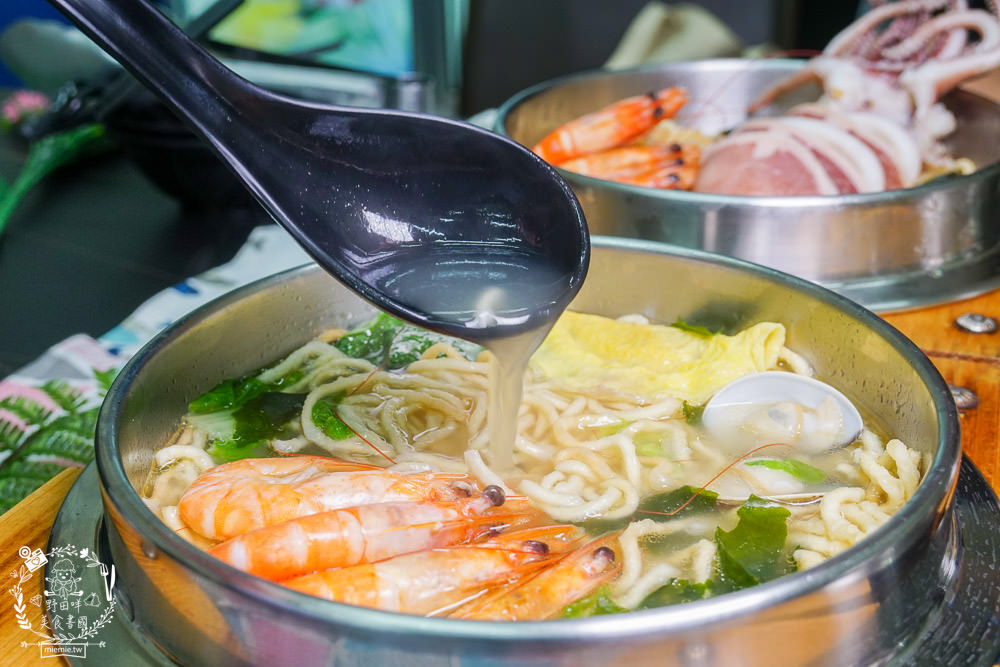 家遇鮮海鮮鍋燒專賣武廟店|東港直送的海鮮多到蓋住麵了?加99元就能吃到螃蟹?白蝦肉片免費送? - 第47張圖 家遇鮮海鮮鍋燒專賣武廟店|東港直送的海鮮多到蓋住麵了?加99元就能吃到螃蟹?白蝦肉片免費送?