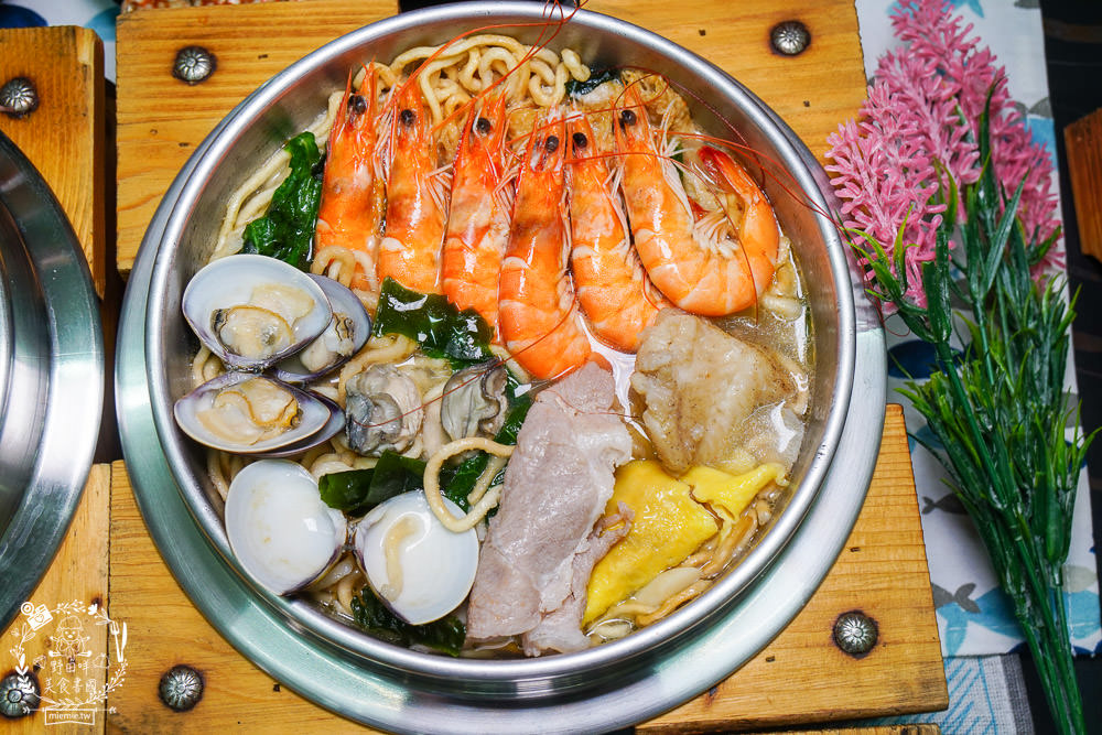 家遇鮮海鮮鍋燒專賣武廟店|東港直送的海鮮多到蓋住麵了?加99元就能吃到螃蟹?白蝦肉片免費送? - 第28張圖 家遇鮮海鮮鍋燒專賣武廟店|東港直送的海鮮多到蓋住麵了?加99元就能吃到螃蟹?白蝦肉片免費送?