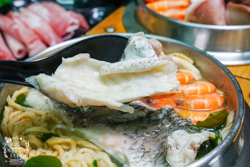 家遇鮮海鮮鍋燒專賣武廟店|東港直送的海鮮多到蓋住麵了?加99元就能吃到螃蟹?白蝦肉片免費送? - 第38張圖 家遇鮮海鮮鍋燒專賣武廟店|東港直送的海鮮多到蓋住麵了?加99元就能吃到螃蟹?白蝦肉片免費送?
