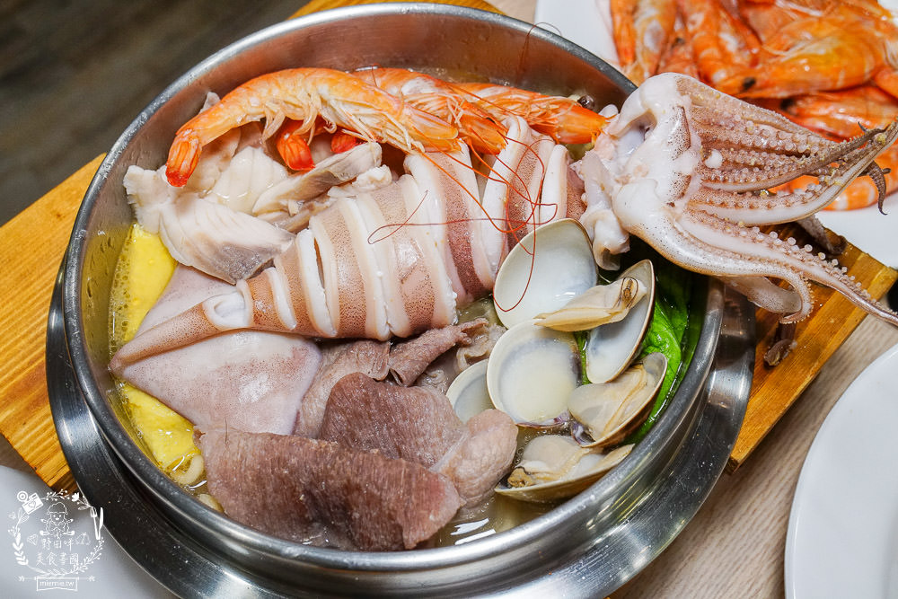 高雄[家遇鮮海鮮鍋燒麵專賣店]多種海鮮東港直送?海鮮多到把麵覆蓋!螃蟹鍋燒只要135元?