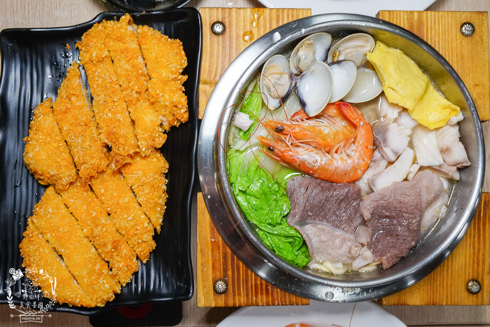 高雄[家遇鮮海鮮鍋燒麵專賣店]多種海鮮東港直送?海鮮多到把麵覆蓋!螃蟹鍋燒只要135元?
