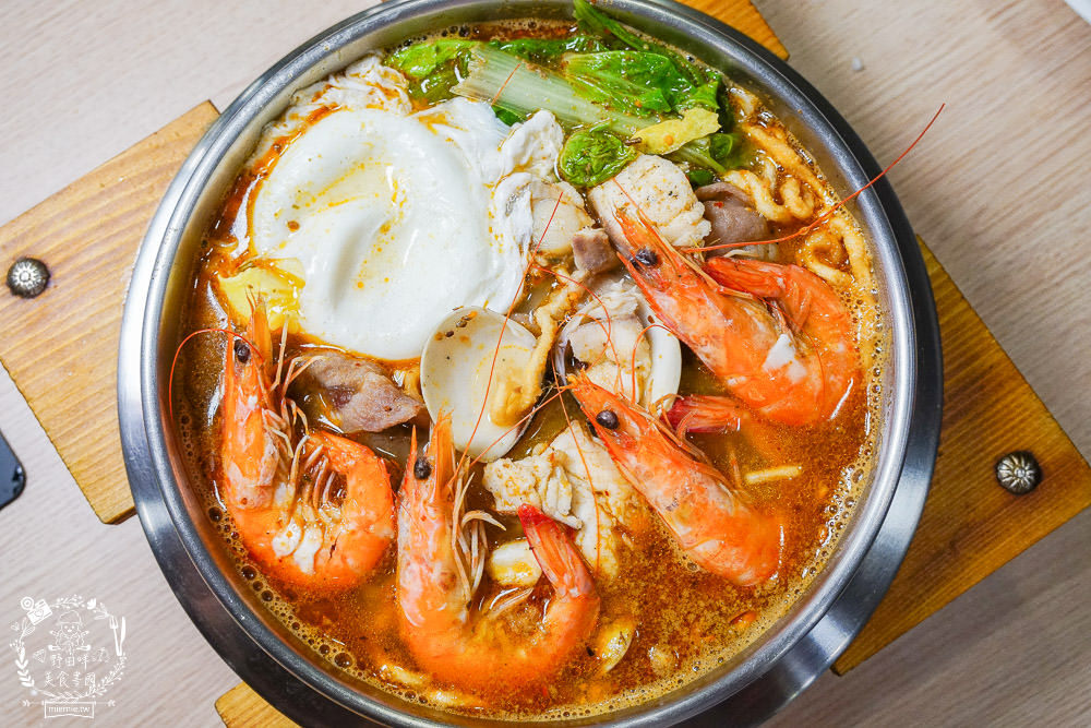 高雄[家遇鮮海鮮鍋燒麵專賣店]多種海鮮東港直送?海鮮多到把麵覆蓋!螃蟹鍋燒只要135元?