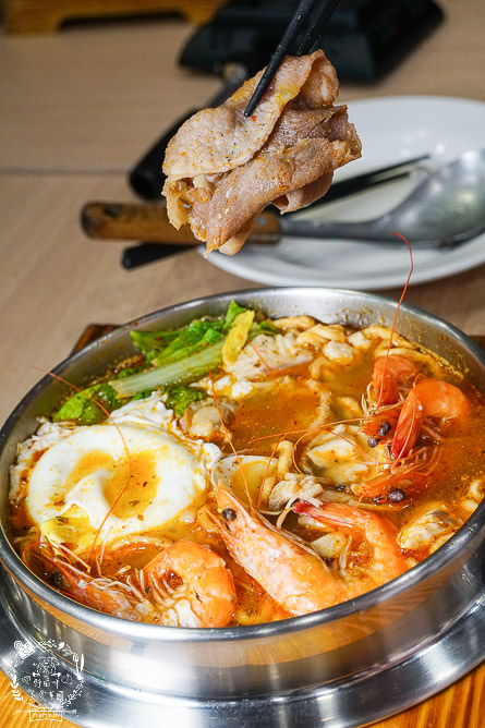 高雄[家遇鮮海鮮鍋燒麵專賣店]多種海鮮東港直送?海鮮多到把麵覆蓋!螃蟹鍋燒只要135元?