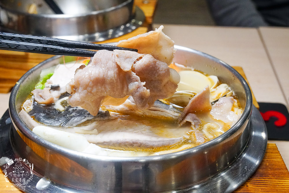 高雄[家遇鮮海鮮鍋燒麵專賣店]多種海鮮東港直送?海鮮多到把麵覆蓋!螃蟹鍋燒只要135元?