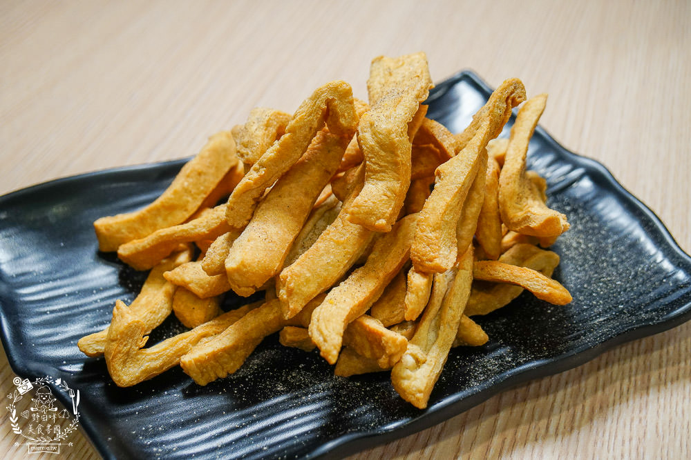 高雄[家遇鮮海鮮鍋燒麵專賣店]多種海鮮東港直送?海鮮多到把麵覆蓋!螃蟹鍋燒只要135元?