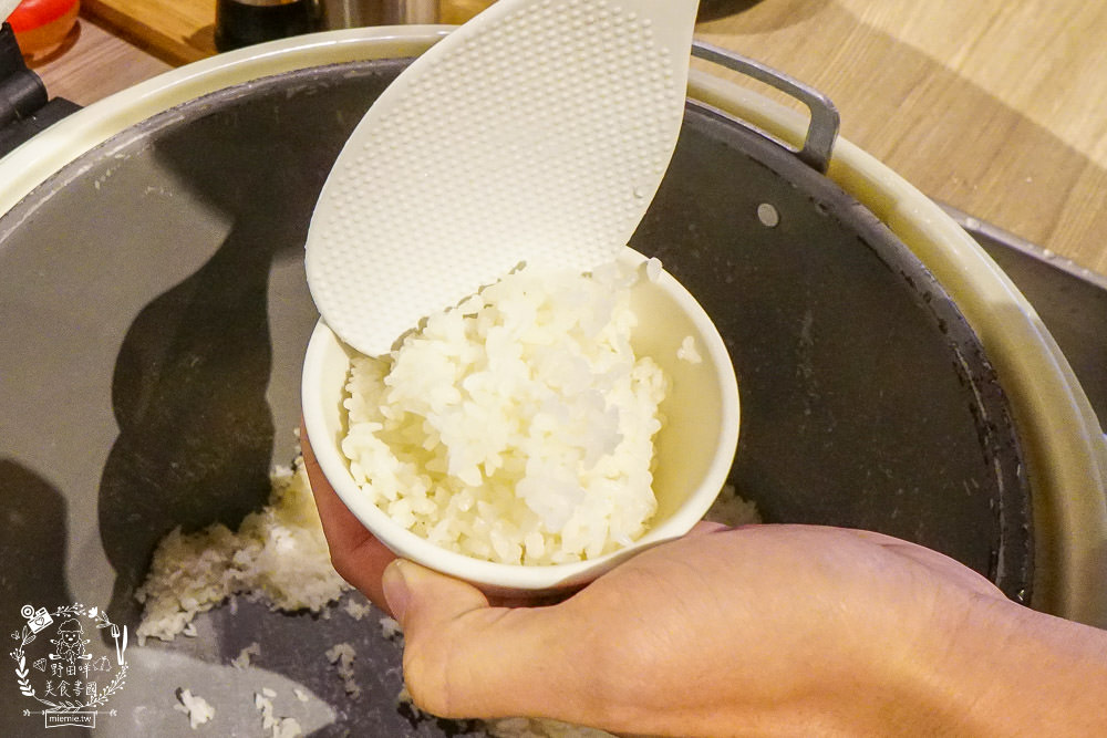 富士匠鍋物(東港店)11月週年慶優惠!888就能吃到精緻又澎湃的海陸套餐!白飯冰淇淋免費享用!四人同行送小海鮮拼盤!