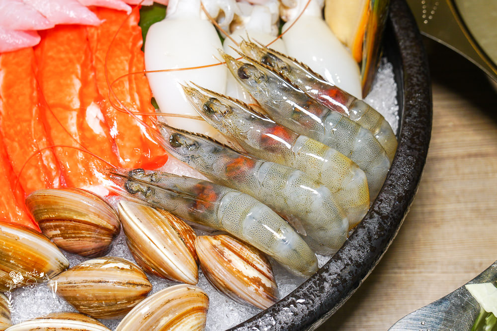 富士匠鍋物(東港店)11月週年慶優惠!888就能吃到精緻又澎湃的海陸套餐!白飯冰淇淋免費享用!四人同行送小海鮮拼盤!