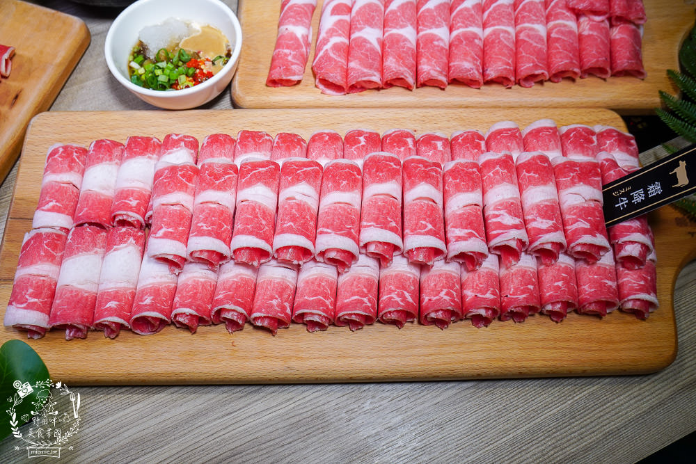 富士匠鍋物(東港店)11月週年慶優惠!888就能吃到精緻又澎湃的海陸套餐!白飯冰淇淋免費享用!四人同行送小海鮮拼盤!