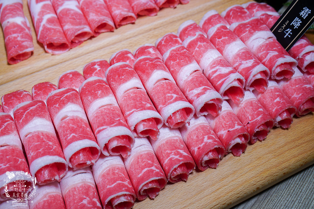 富士匠鍋物(東港店)11月週年慶優惠!888就能吃到精緻又澎湃的海陸套餐!白飯冰淇淋免費享用!四人同行送小海鮮拼盤!