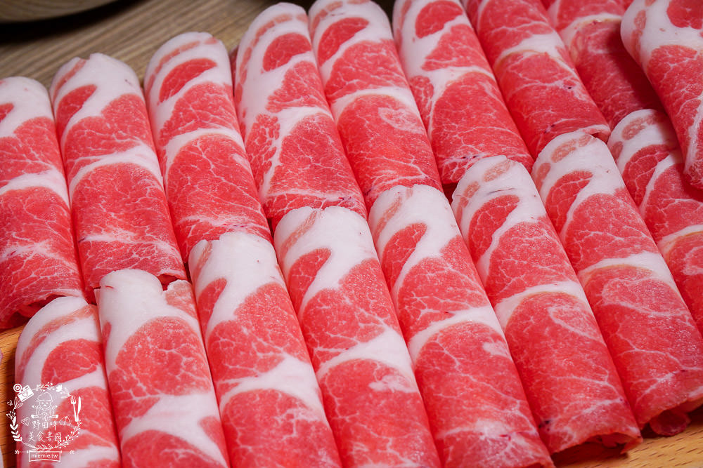 富士匠鍋物(東港店)11月週年慶優惠!888就能吃到精緻又澎湃的海陸套餐!白飯冰淇淋免費享用!四人同行送小海鮮拼盤!