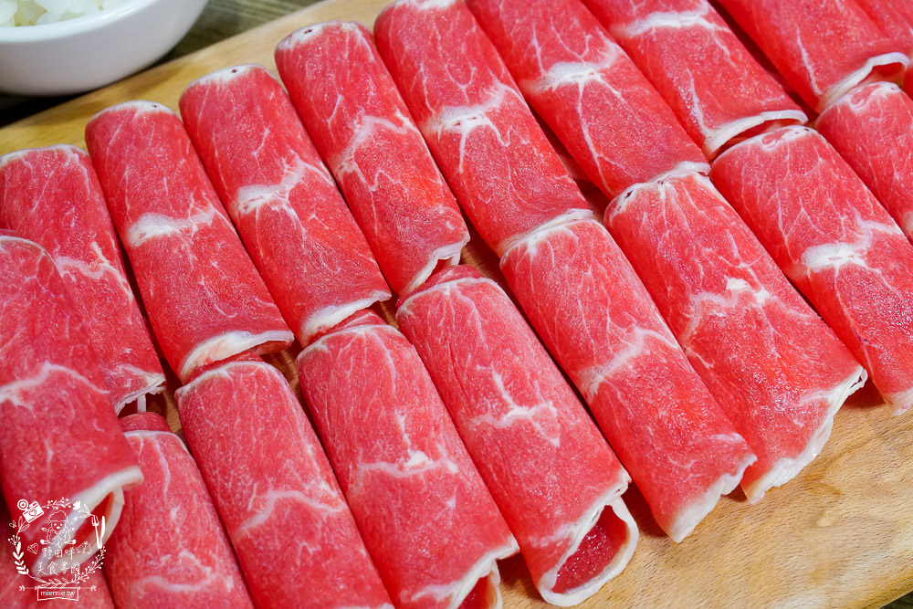 富士匠鍋物(東港店)11月週年慶優惠!888就能吃到精緻又澎湃的海陸套餐!白飯冰淇淋免費享用!四人同行送小海鮮拼盤!