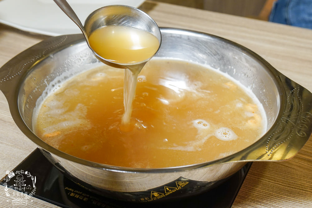 富士匠鍋物(東港店)11月週年慶優惠!888就能吃到精緻又澎湃的海陸套餐!白飯冰淇淋免費享用!四人同行送小海鮮拼盤!