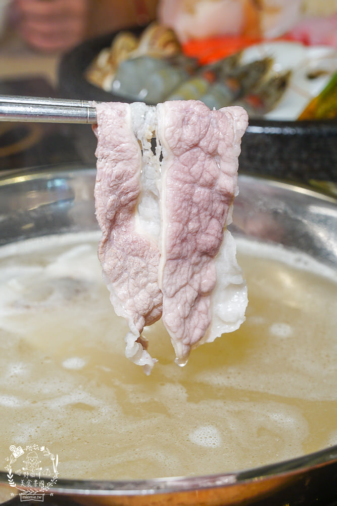 富士匠鍋物(東港店)11月週年慶優惠!888就能吃到精緻又澎湃的海陸套餐!白飯冰淇淋免費享用!四人同行送小海鮮拼盤!