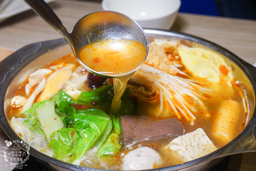 富士匠鍋物(東港店)11月週年慶優惠!888就能吃到精緻又澎湃的海陸套餐!白飯冰淇淋免費享用!四人同行送小海鮮拼盤!