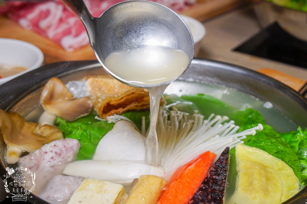 富士匠鍋物(東港店)11月週年慶優惠!888就能吃到精緻又澎湃的海陸套餐!白飯冰淇淋免費享用!四人同行送小海鮮拼盤!