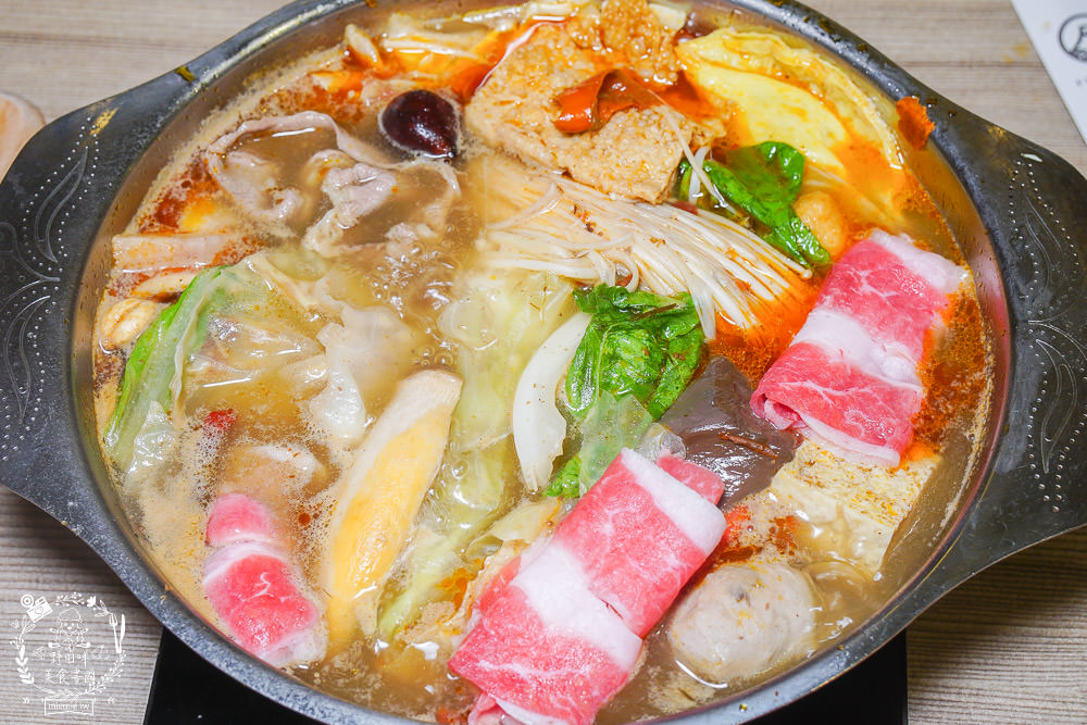 富士匠鍋物(東港店)11月週年慶優惠!888就能吃到精緻又澎湃的海陸套餐!白飯冰淇淋免費享用!四人同行送小海鮮拼盤!