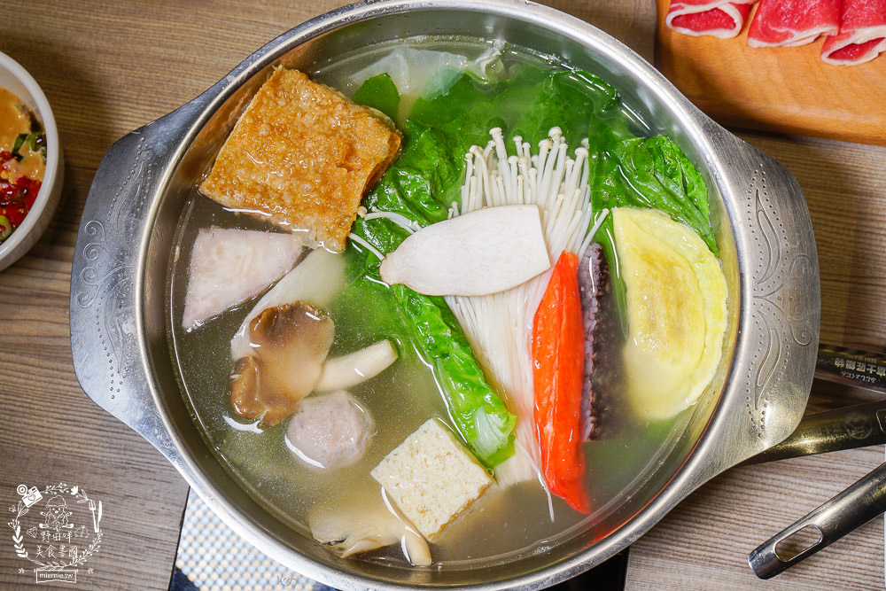 富士匠鍋物(東港店)11月週年慶優惠!888就能吃到精緻又澎湃的海陸套餐!白飯冰淇淋免費享用!四人同行送小海鮮拼盤!