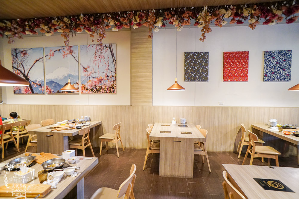 富士匠鍋物(東港店)11月週年慶優惠!888就能吃到精緻又澎湃的海陸套餐!白飯冰淇淋免費享用!四人同行送小海鮮拼盤!