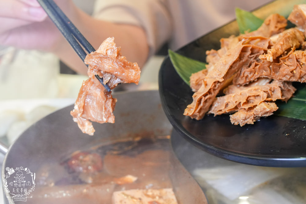 花蓮火鍋推薦[將門來點辣麻辣鍋專門店]超特別的台灣牛胸肉與花蓮限定的黑潮曼波魚片人氣必點!