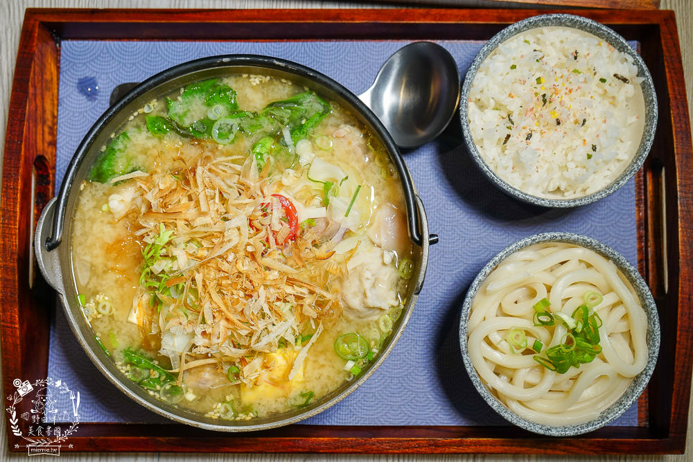 高雄[小二春福氣鍋]鼎中路平價鍋物!晚上常常大爆滿|火鍋料超豐富