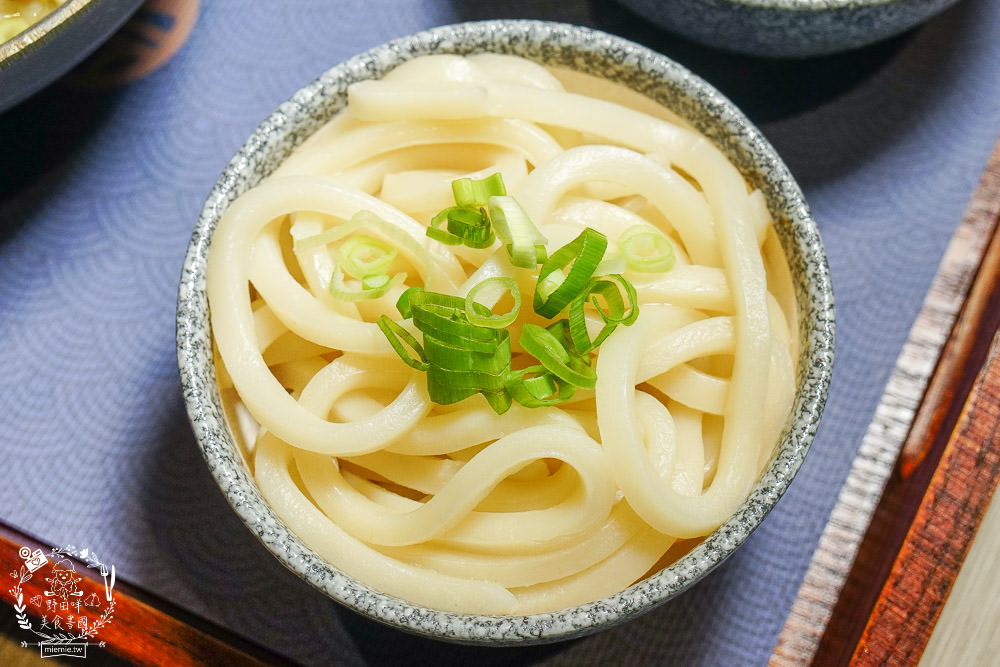 高雄[小二春福氣鍋]鼎中路平價鍋物!晚上常常大爆滿|火鍋料超豐富