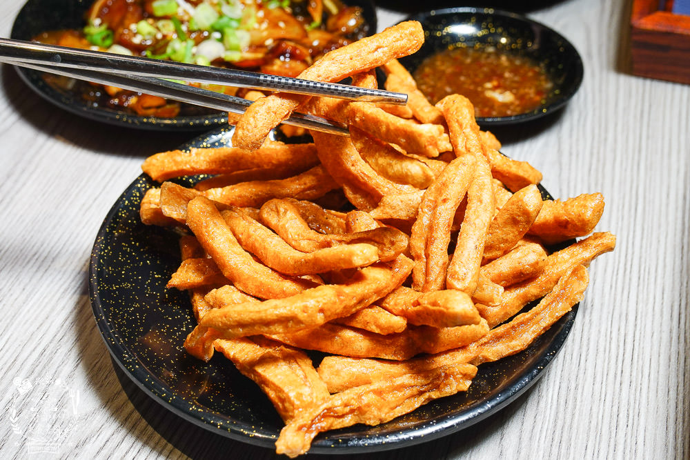 高雄[小二春福氣鍋]鼎中路平價鍋物!晚上常常大爆滿|火鍋料超豐富