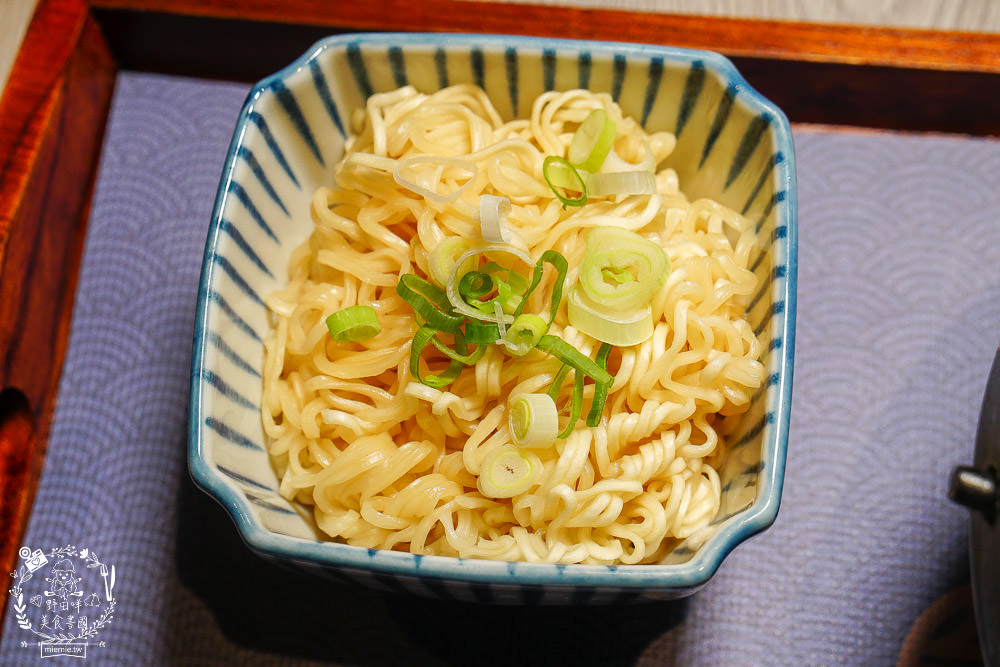 高雄[小二春福氣鍋]鼎中路平價鍋物!晚上常常大爆滿|火鍋料超豐富