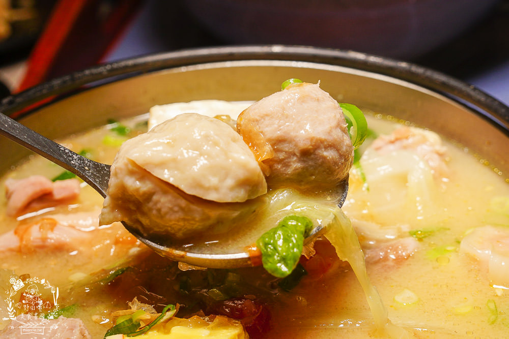 高雄[小二春福氣鍋]鼎中路平價鍋物!晚上常常大爆滿|火鍋料超豐富